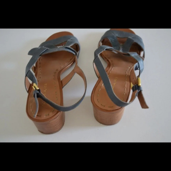 Tahari sandals - Picture 4 of 4